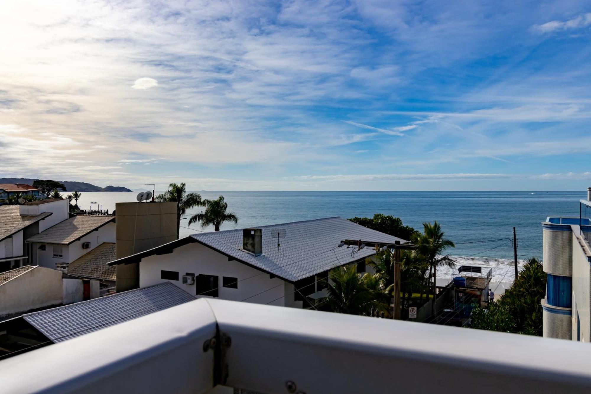 Residencial 20m & Frente Avenida Bombinhas